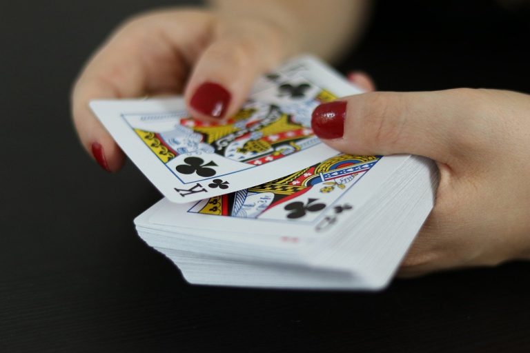 Les pros du poker partagent leurs connaissances sur les tournois de poker en ligne