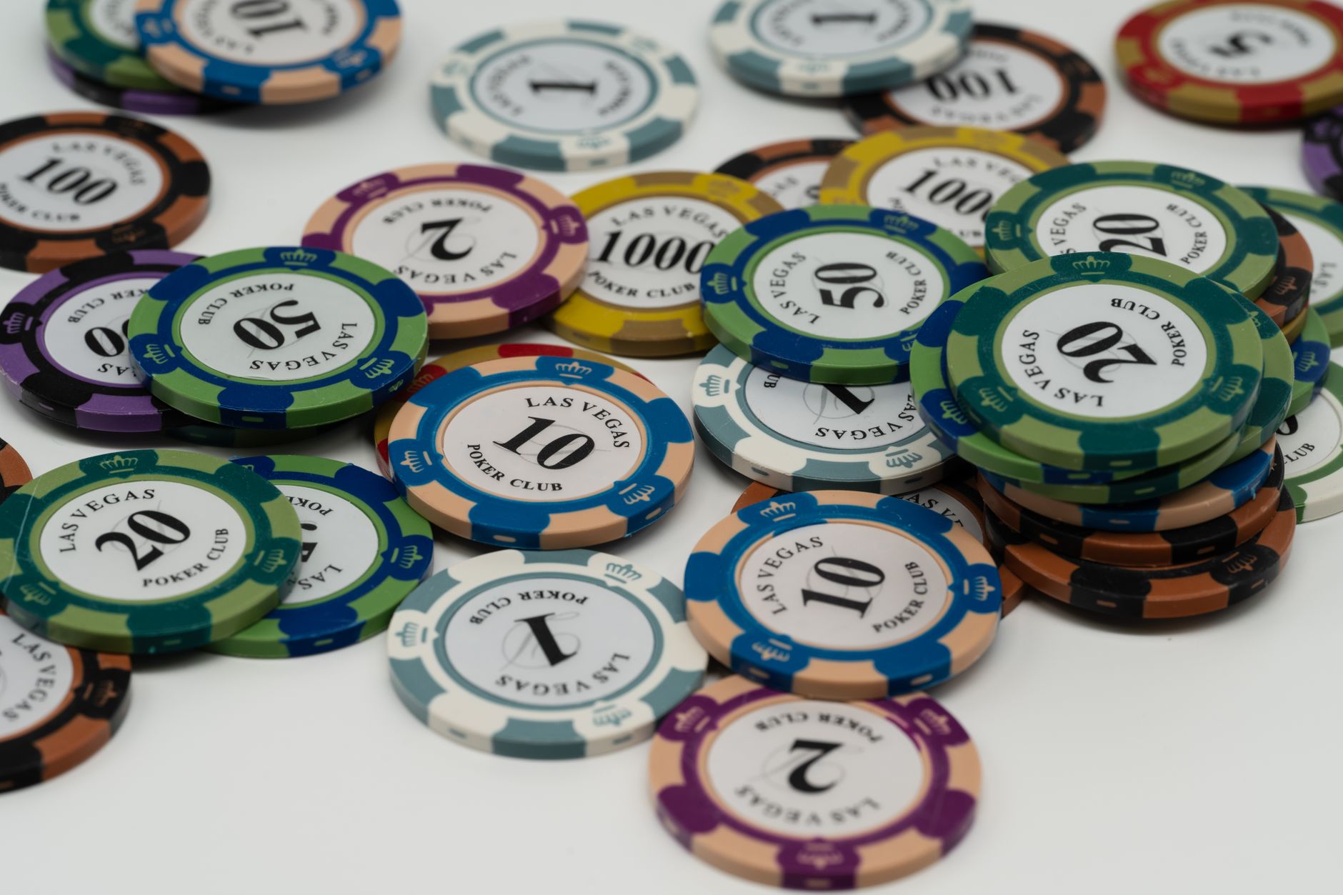 Comment adopter une stratégie gagnante de longue durée au poker ?