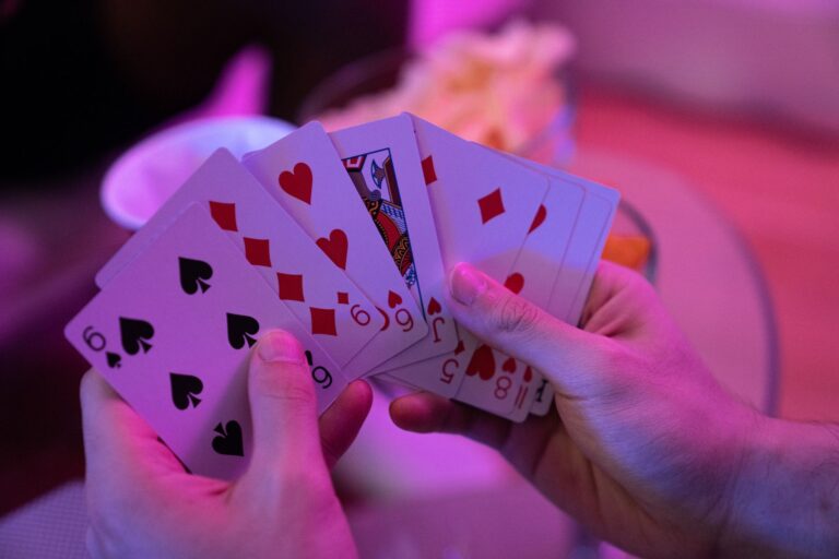 Comment jouer des mains marginales en tournoi ?