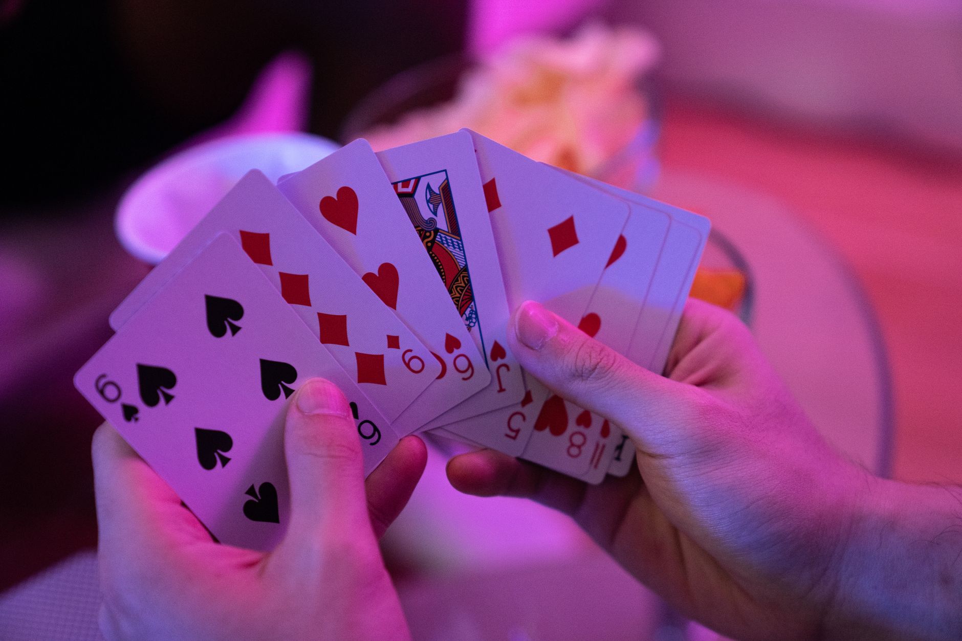 Comment jouer des mains marginales en tournoi ?