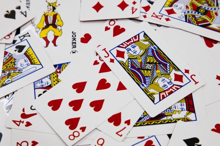Quelles stratégies adoptent les joueurs de poker passifs ?