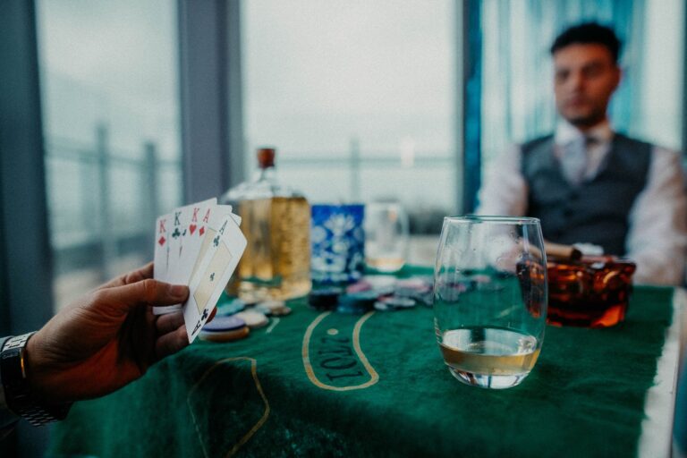 Les joueurs de poker peuvent-ils vraiment adopter des stratégies imprévisibles ?