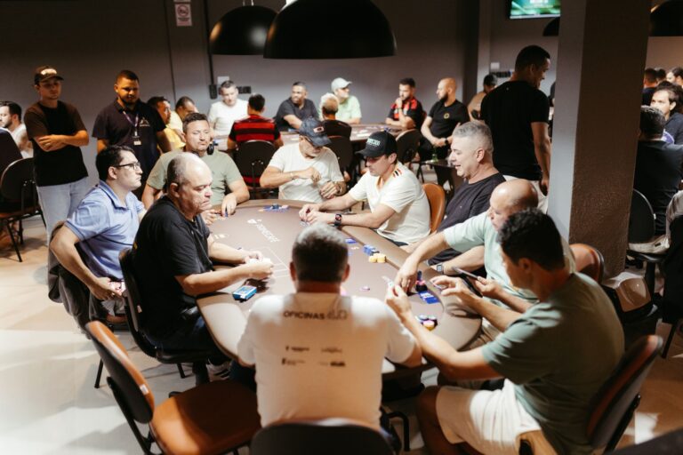 Qu&rsquo;est-ce que la stratégie du floating en tournoi ?