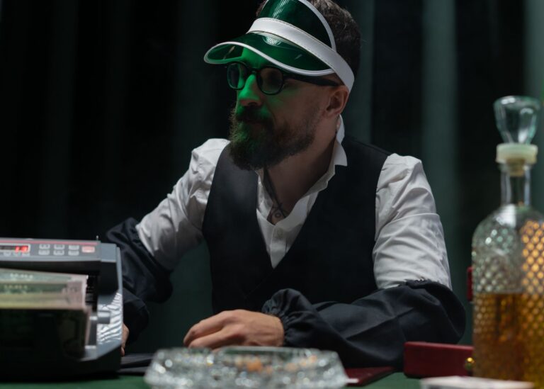 Quelles sont les stratégies adoptées par les joueurs de poker conservateurs ?